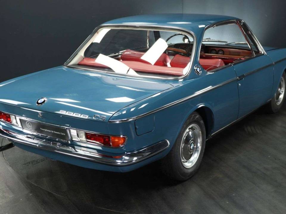 Image 2/30 de BMW 2000 CS (1967)