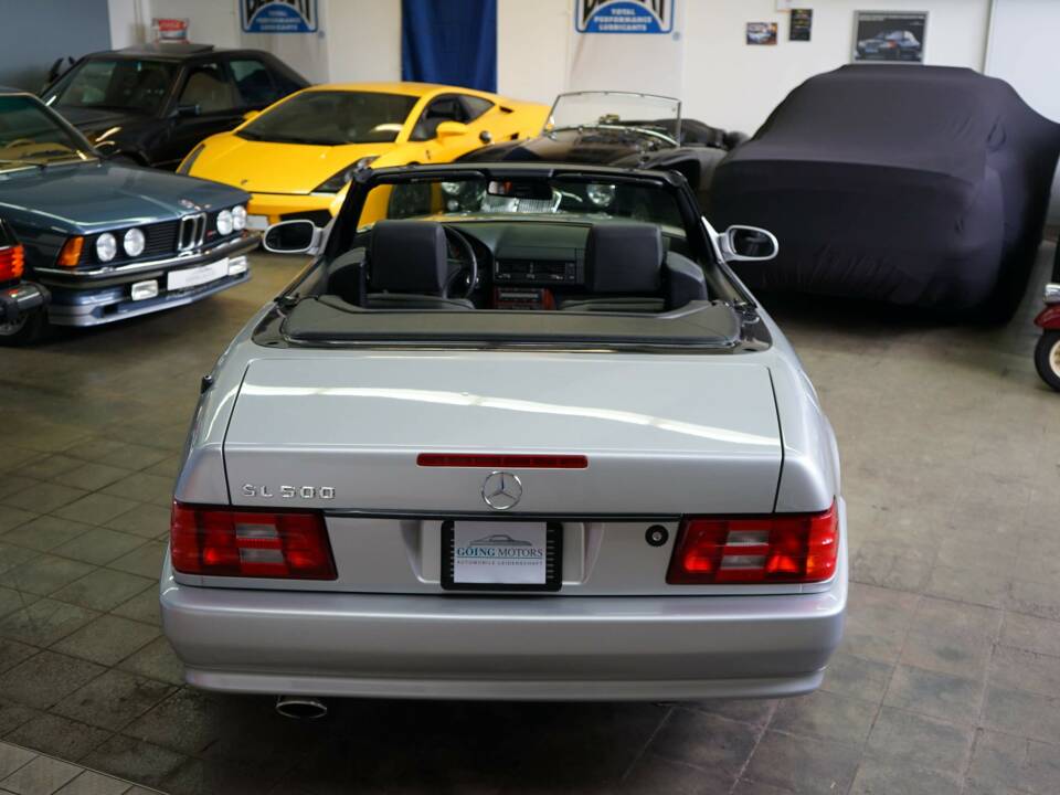 Image 11/33 of Mercedes-Benz SL 500 (2001)