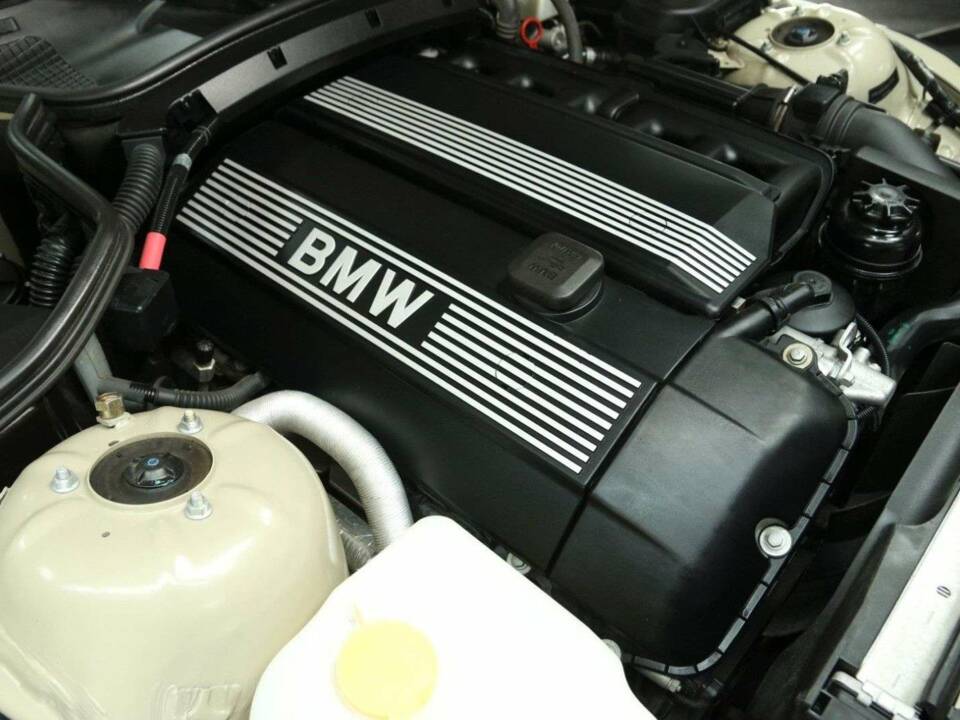Bild 25/30 von BMW Z3 2.2i (2002)