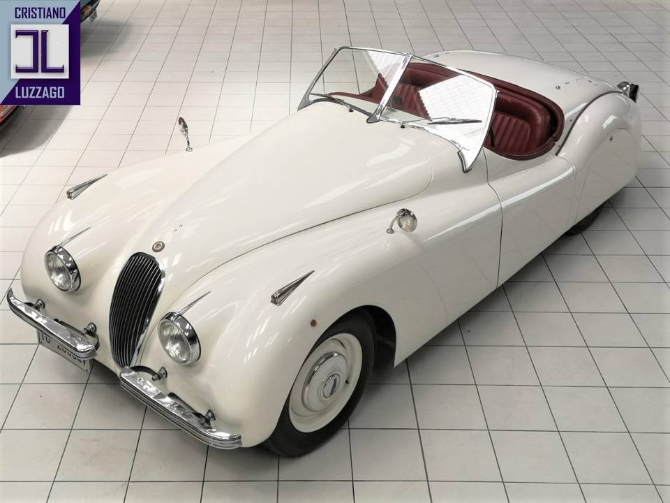 Image 4/25 of Jaguar XK 120 OTS (1951)