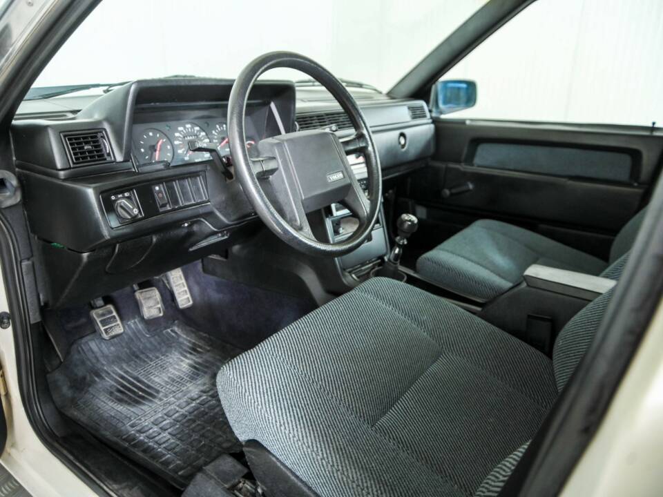 Image 11/50 of Volvo 740 GL (1987)