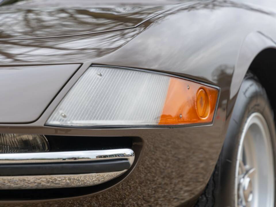 Image 39/50 de Ferrari 365 GTB/4 Daytona (1974)