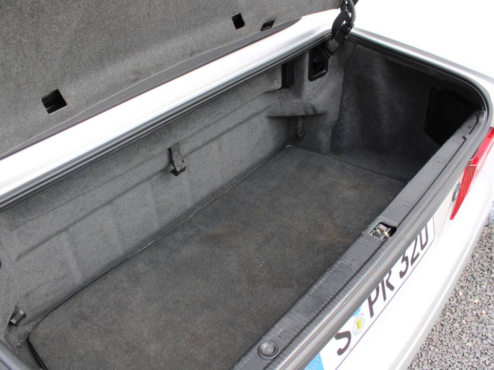 Image 47/50 of Mercedes-Benz SL 320 (2001)