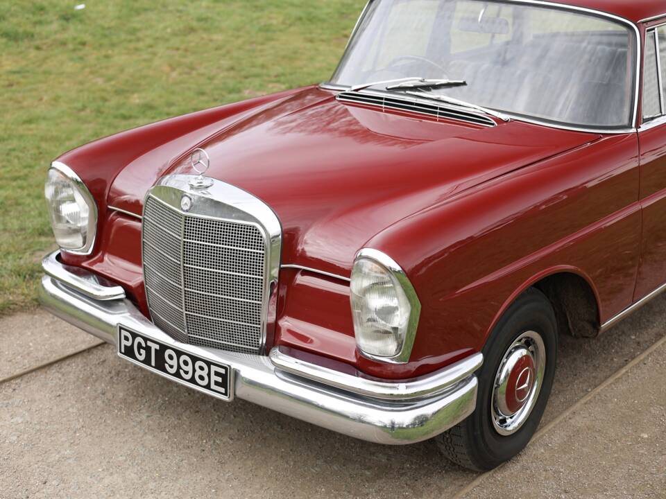 Image 11/50 of Mercedes-Benz 220 (1967)