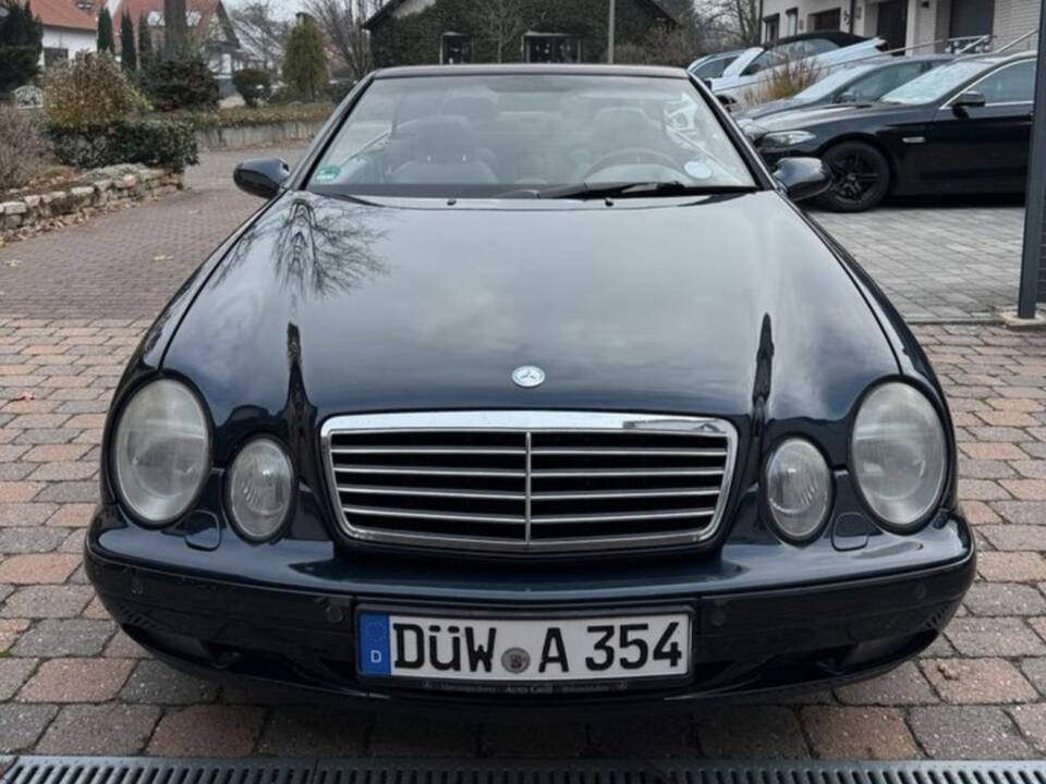 Image 4/8 of Mercedes-Benz CLK 320 (1999)