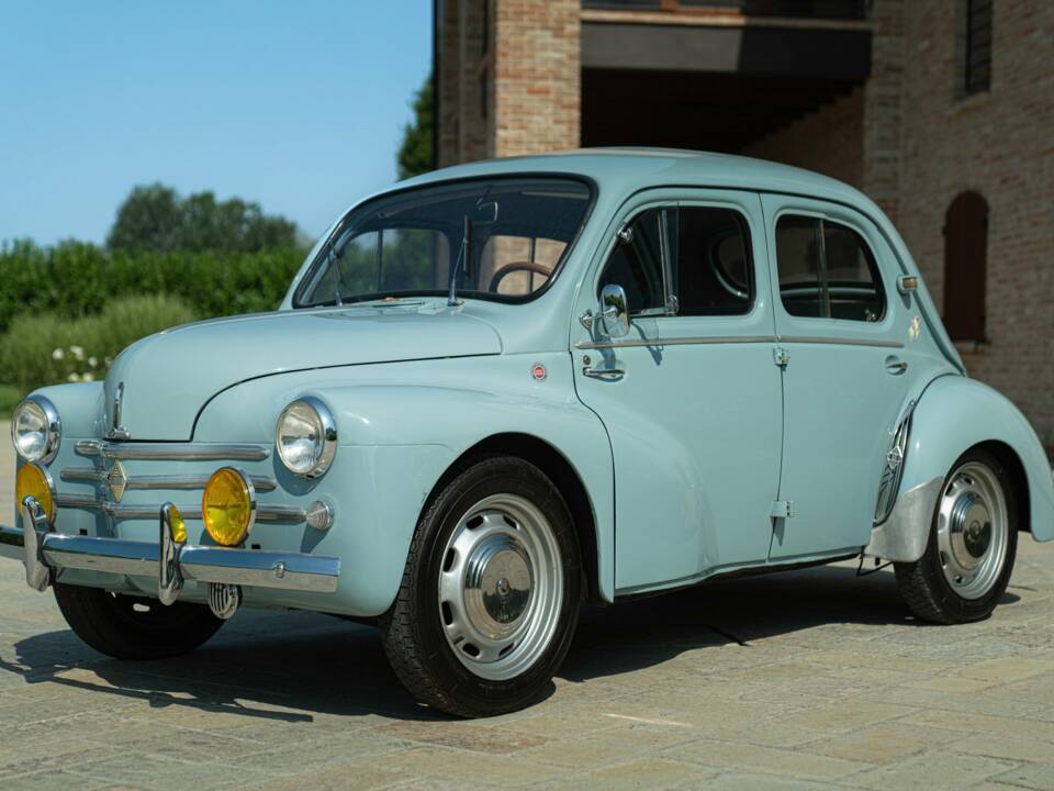 Image 1/50 of Renault 4 CV (1957)