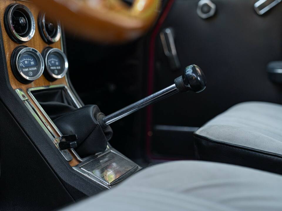 Immagine 35/50 di Alfa Romeo Giulia Nuova Super 1300 (1974)