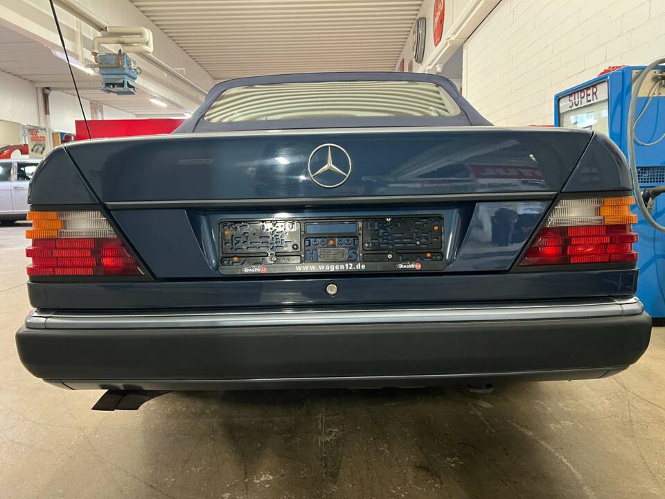 Bild 14/19 von Mercedes-Benz 320 CE (1992)
