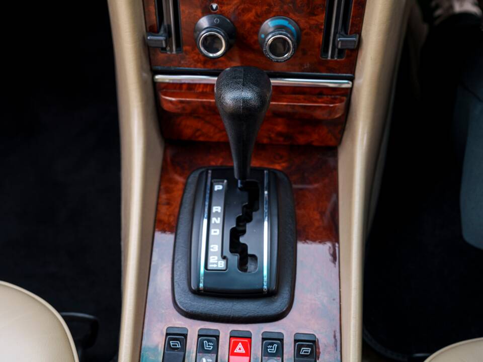Imagen 21/28 de Mercedes-Benz 380 SL (1985)