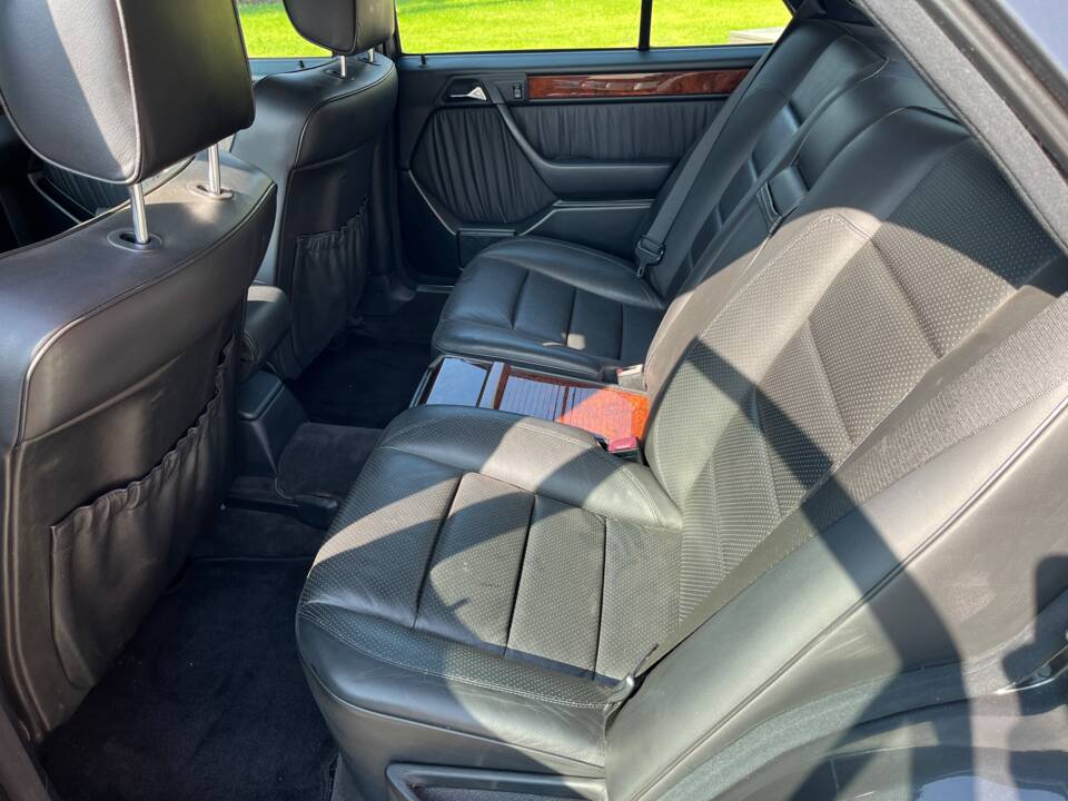 Imagen 10/20 de Mercedes-Benz 500 E (1992)