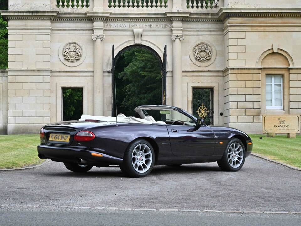 Afbeelding 24/50 van Jaguar XKR (1998)