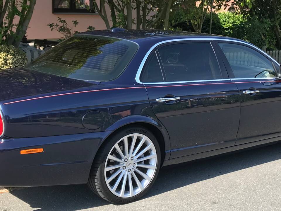 Bild 2/9 von Jaguar XJ 8 4.2 (2008)