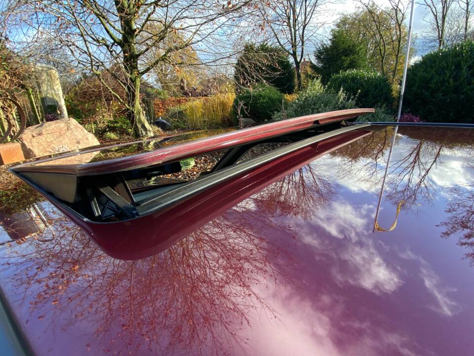 Image 11/27 of Mercedes-Benz 190 E 1.8 Avantgarde &quot;Rosso&quot; (1993)