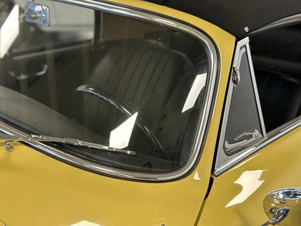 Image 41/101 of Porsche 356 B 1600 (1963)