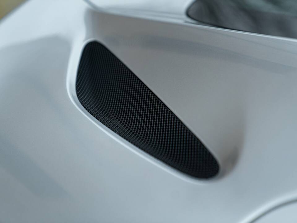 Image 18/50 of Ferrari F12berlinetta (2013)