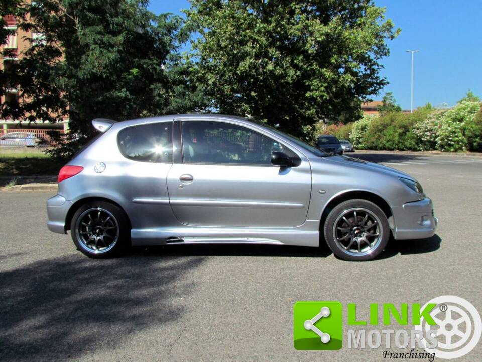 Immagine 2/10 di Peugeot 206 2.0 (2000)