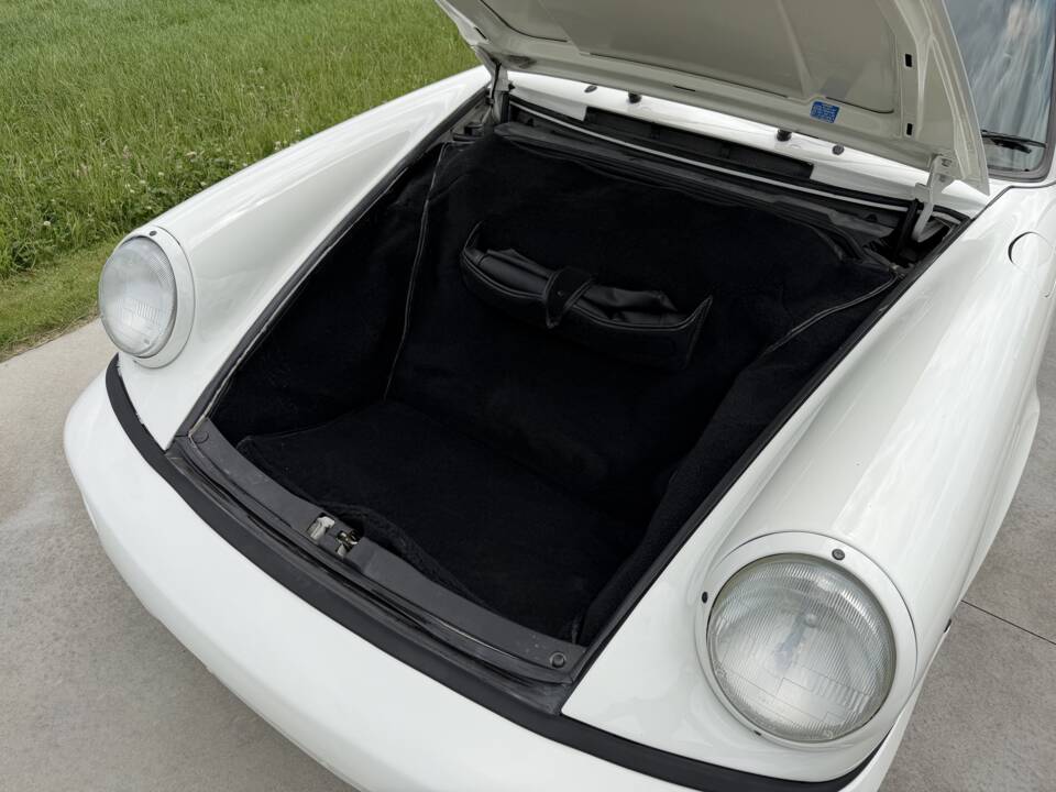 Image 50/62 of Porsche 911 Carrera 2 (1990)