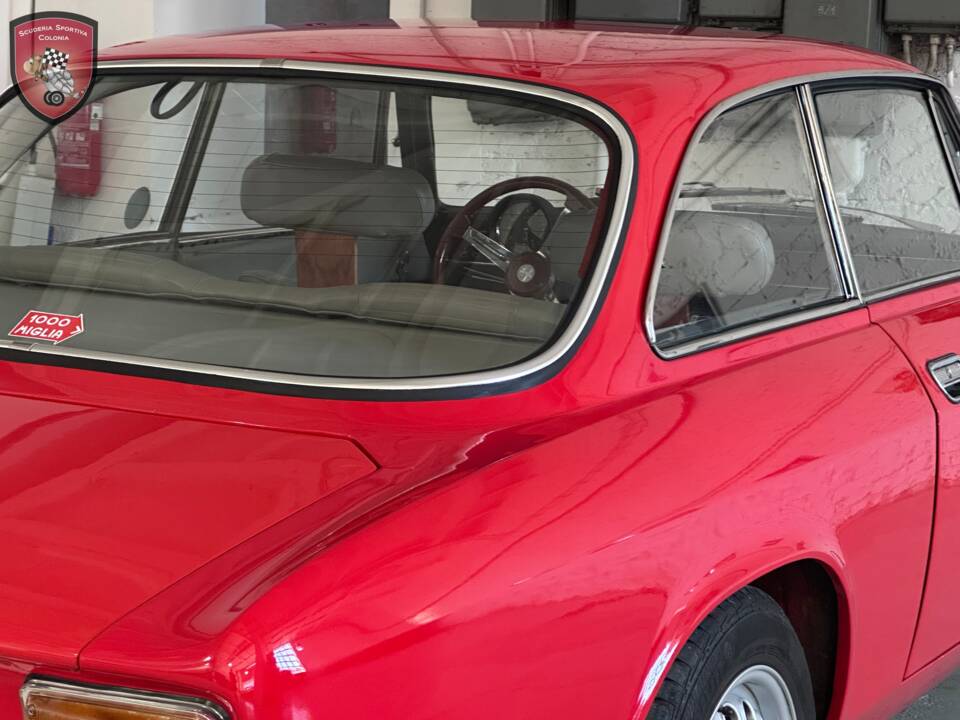 Bild 62/63 von Alfa Romeo Giulia 1300 GT Junior (1973)