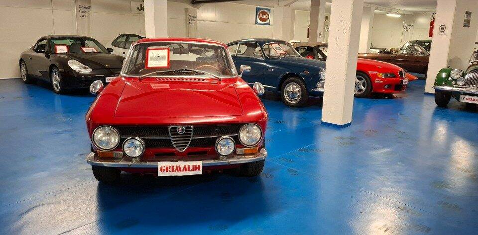 Image 15/32 of Alfa Romeo Giulia GT 1300 Junior (1974)