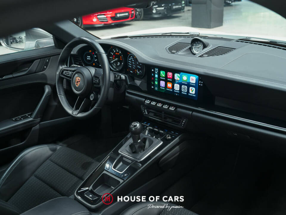 Image 16/25 of Porsche 911 Carrera T (2023)