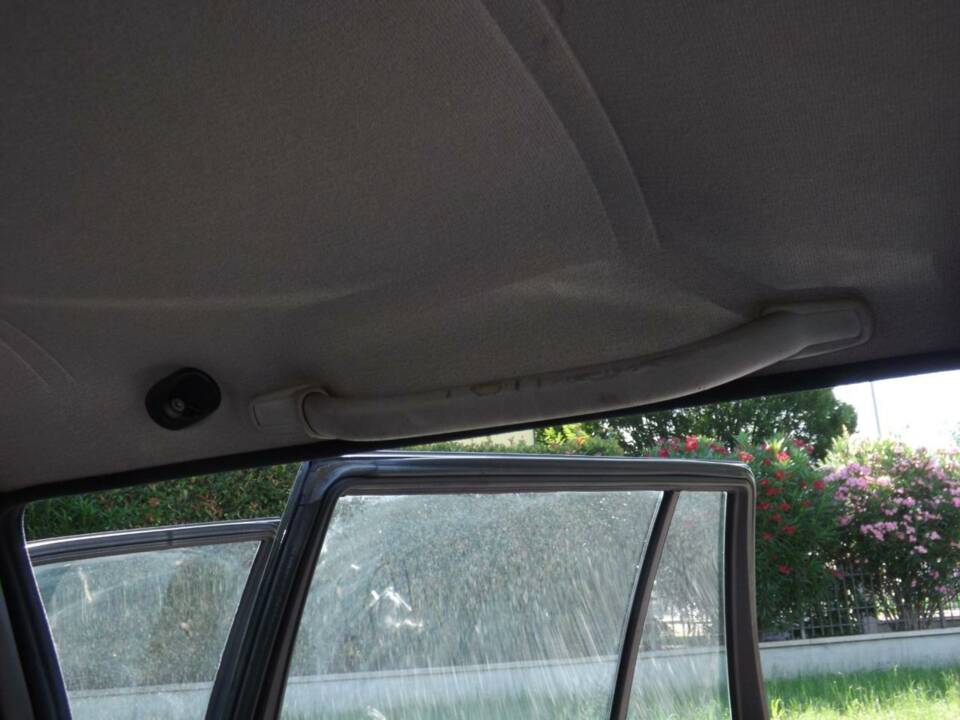 Image 25/50 of Mercedes-Benz 250 TD Turbo (1992)