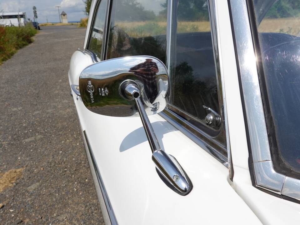 Image 23/36 de Peugeot 404 Coupé (1967)