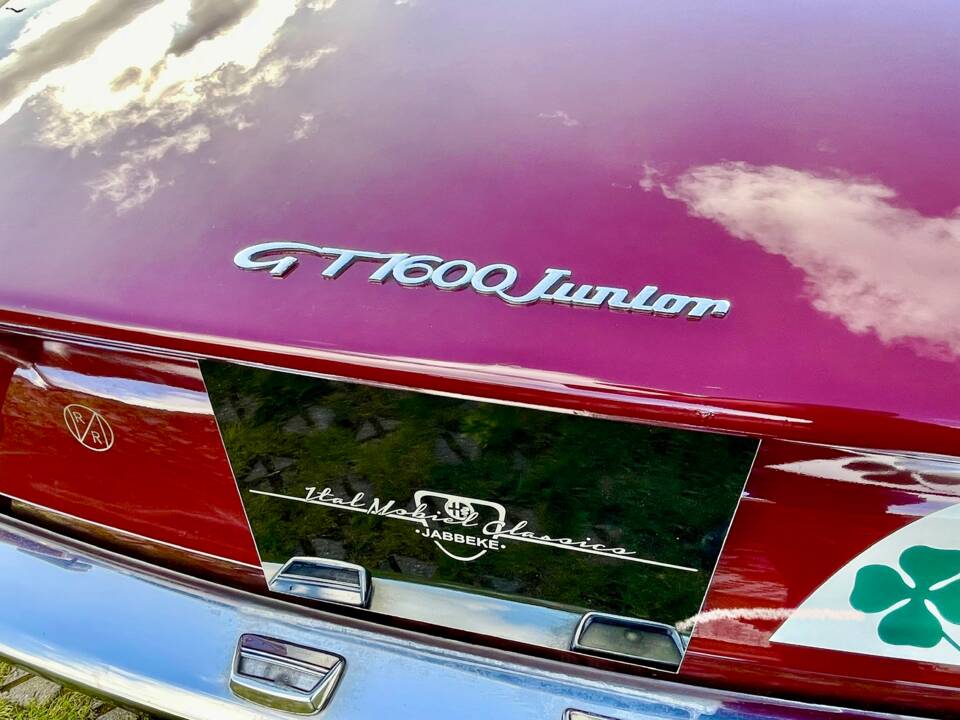 Immagine 27/37 di Alfa Romeo Giulia 1600 GT Junior (1974)