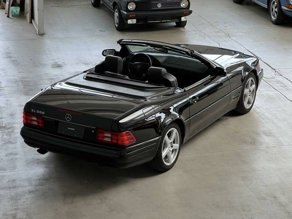 Image 13/25 of Mercedes-Benz SL 500 (1999)