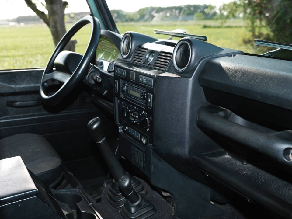 Bild 17/41 von Land Rover Defender 110 (2007)