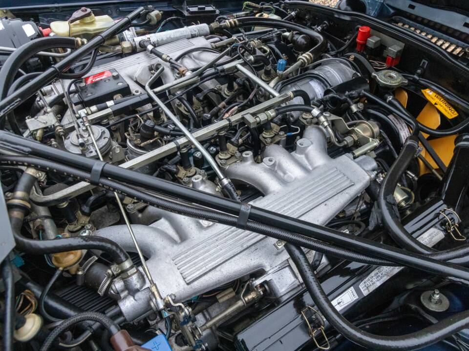 Image 28/50 of Jaguar XJ 12 (1987)