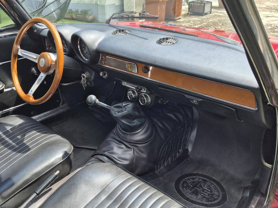 Image 32/50 de Alfa Romeo Giulia GT 1300 Junior (1971)