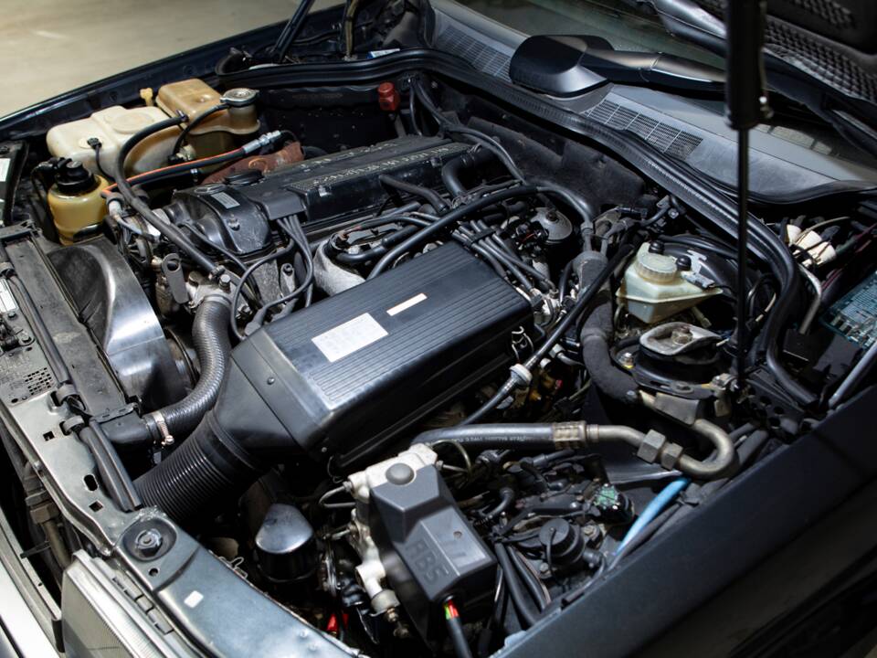 Image 20/23 de Mercedes-Benz 190 E 2.5-16 (1989)