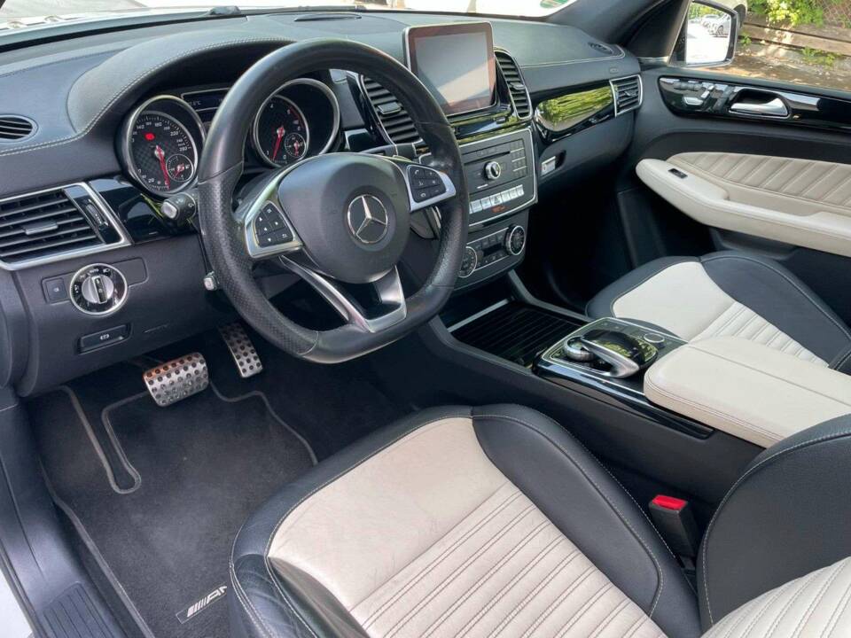Imagen 13/19 de Mercedes-Benz GLE 350 d 4MATIC (2016)