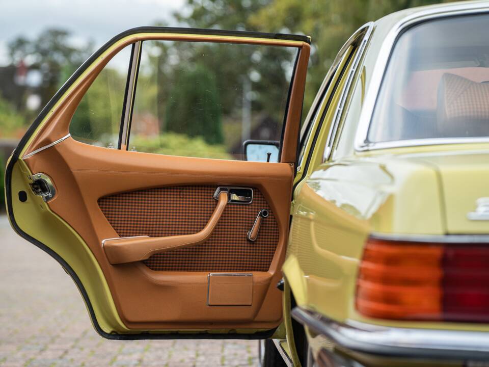 Afbeelding 41/75 van Mercedes-Benz 280 SE (1976)