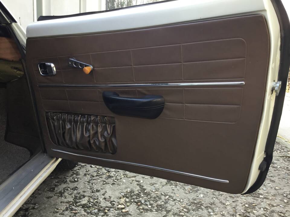 Image 26/83 of Volkswagen Karmann Ghia 1500 (1969)