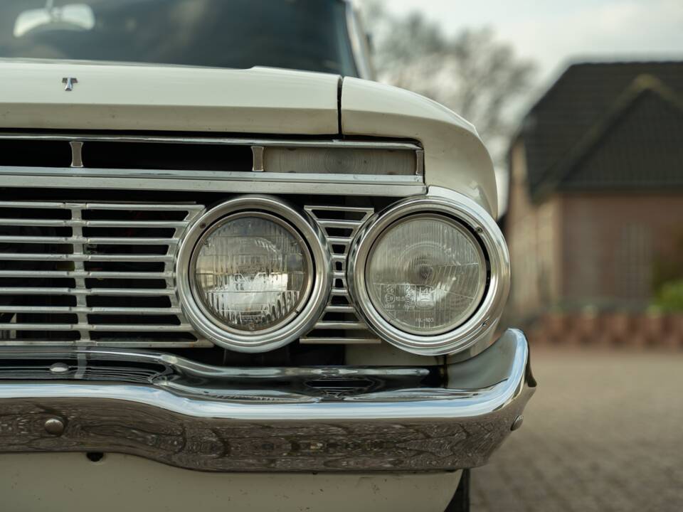 Bild 100/100 von Chevrolet Biscayne (1961)