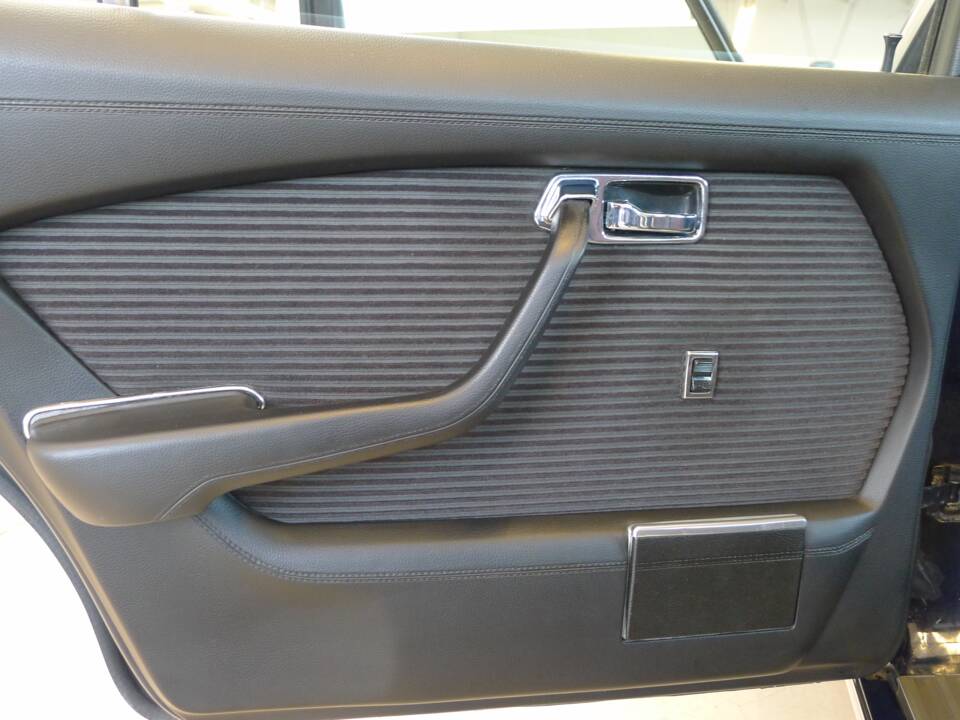 Immagine 3/42 di Mercedes-Benz 450 SEL 6,9 (1976)