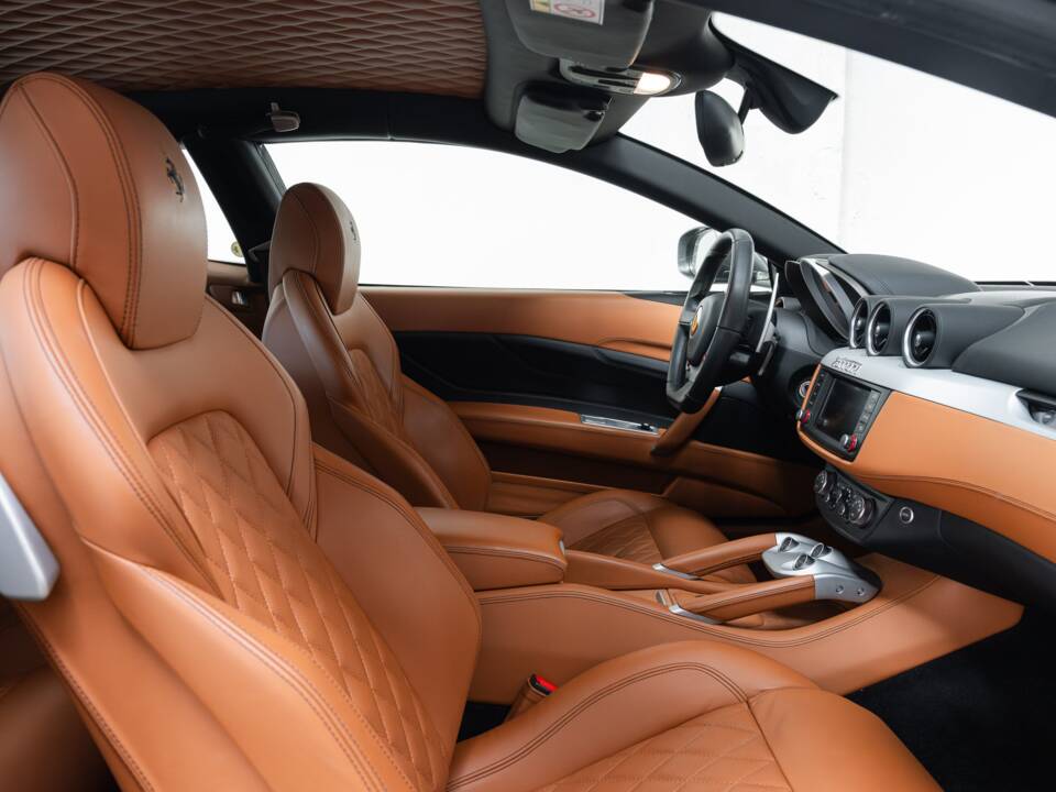 Image 31/47 of Ferrari FF (2015)