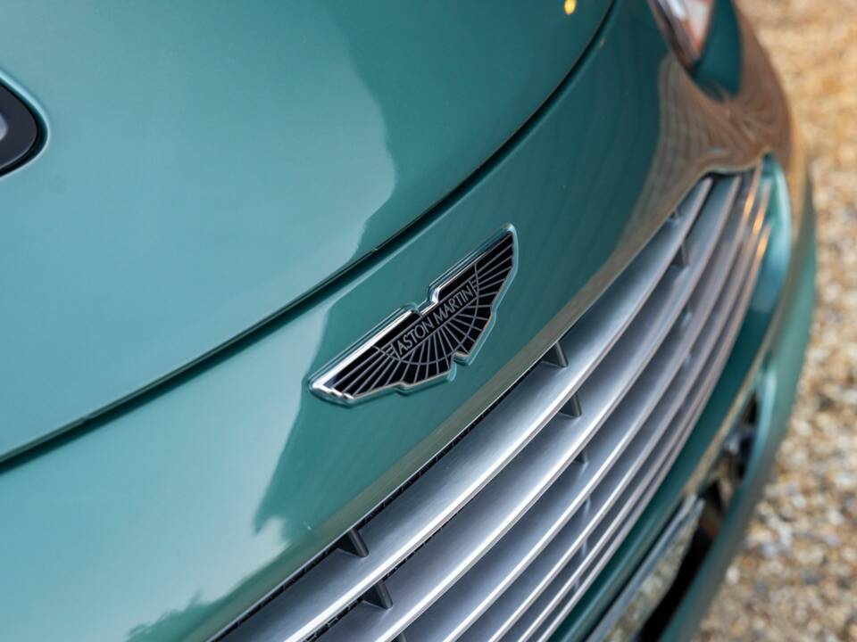 Image 43/50 of Aston Martin Cygnet (2013)