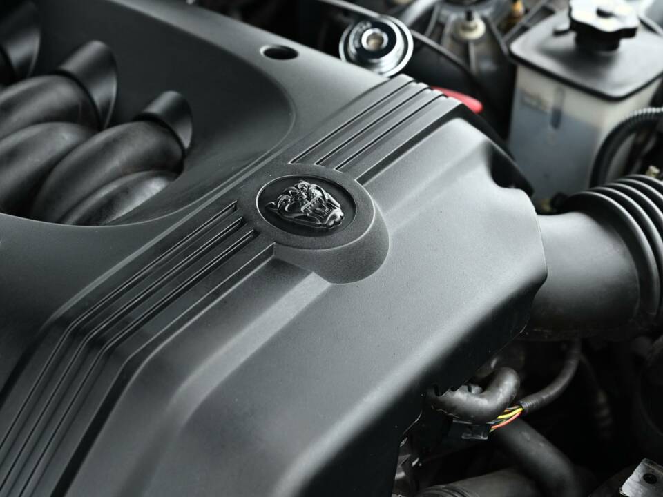 Image 39/50 of Jaguar XJ 8 4.2 (2007)