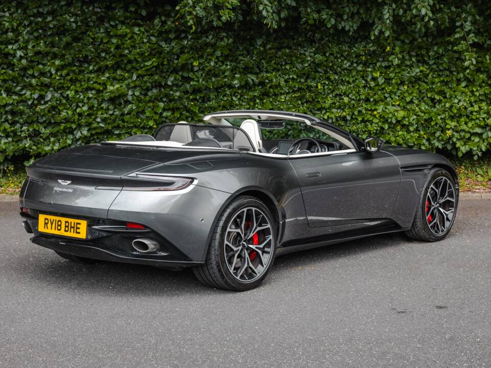 Image 34/39 of Aston Martin DB 11 Volante (2018)
