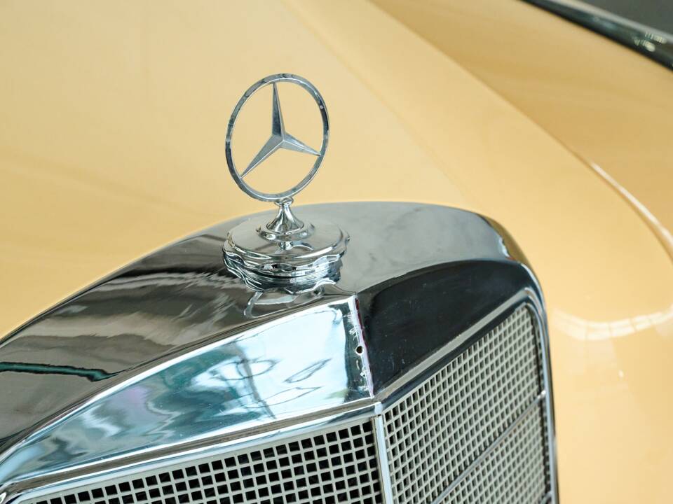 Immagine 26/50 di Mercedes-Benz 220 S Cabriolet (1958)