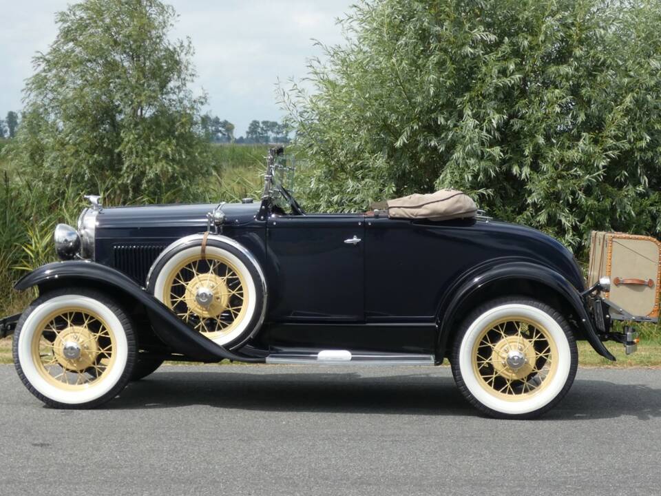 Image 4/19 of Ford Model A De Luxe (1930)