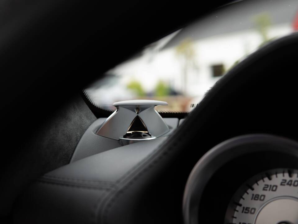 Image 33/45 of Mercedes-Benz SLS AMG Roadster (2012)