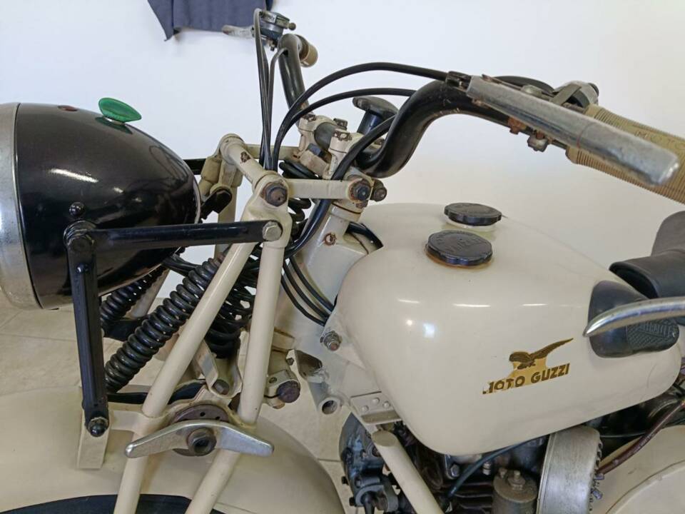 Image 35/36 of Moto Guzzi DUMMY (1976)