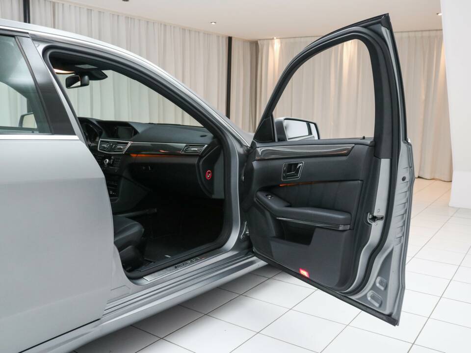 Bild 10/19 von Mercedes-Benz E 63 AMG (2009)