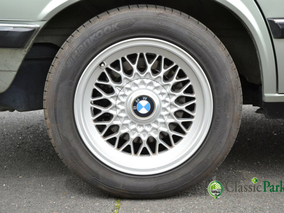 Immagine 33/50 di BMW 525i (1983)