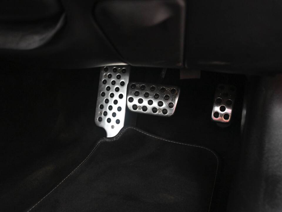 Image 46/50 of Jaguar XKR (2006)