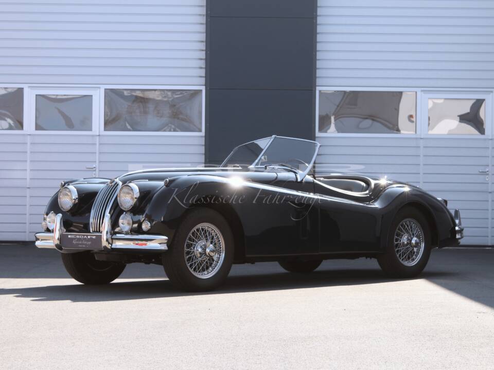 Image 2/24 de Jaguar XK 140 SE OTS (1957)
