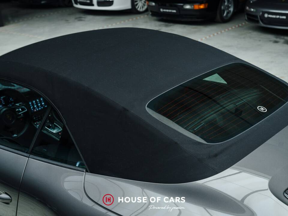 Image 14/25 of Porsche 911 Carrera 4 GTS (2017)